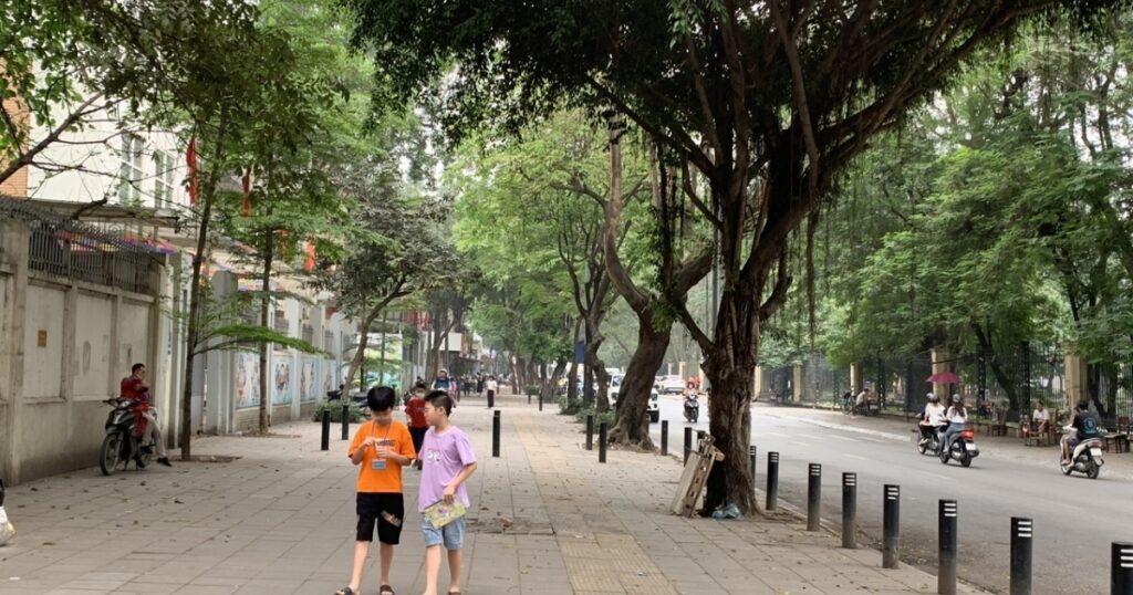 Kinh tế vỉa hè Hà Nội: Cần một cơ chế công bằng, nhân văn và an toàn xã hội
