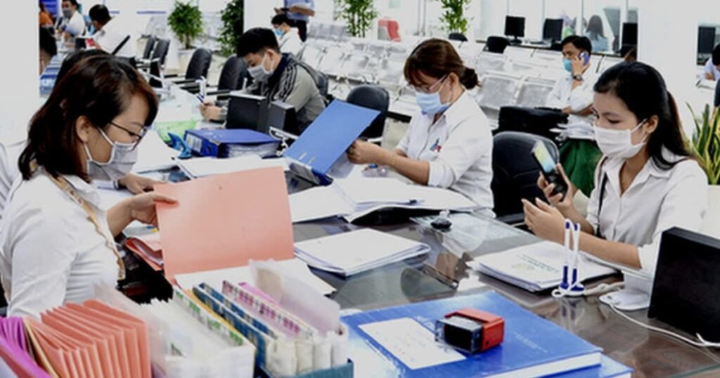 Đề xuất phụ cấp tới 300% lương để thu hút nhân tài vào khu vực công
