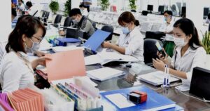 Đề xuất phụ cấp tới 300% lương để thu hút nhân tài vào khu vực công