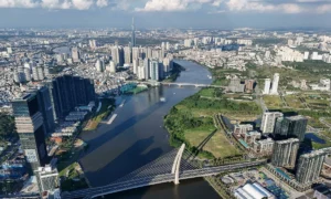 Nhà đầu tư 'chờ đợi, quan sát' trước khi rót tiền vào trung tâm tài chính