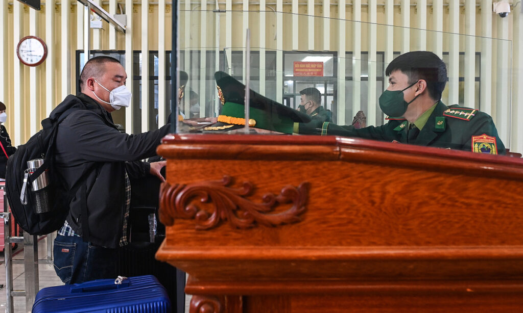 'Cần nâng nợ thuế cấm xuất cảnh người bỏ địa chỉ kinh doanh lên 5 triệu đồng'
