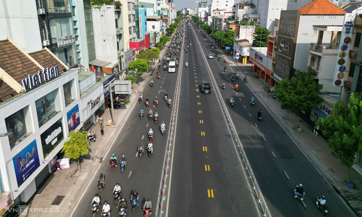 Đường Cộng Hòa thông thoáng ngày đầu phân luồng đảo chiều