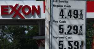 Exxon Mobil cảnh báo dự trữ dầu toàn cầu sắp tụt xuống mức nguy hiểm trong vài tuần tới