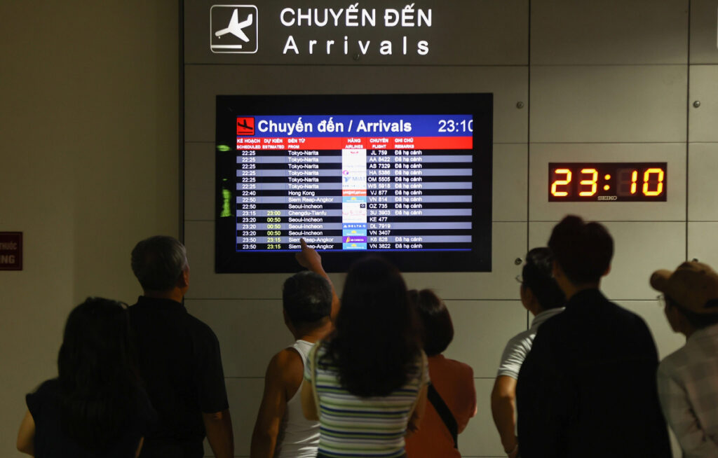 Khách bị hủy chuyến bay có thể nhận bồi thường bằng voucher, điểm thưởng