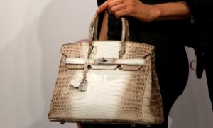 Hai túi Hermes bạch tạng của bà Trương Mỹ Lan được bán khởi điểm hơn 4 tỷ đồng