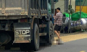Hai mẹ con tử vong sau va chạm với xe tải