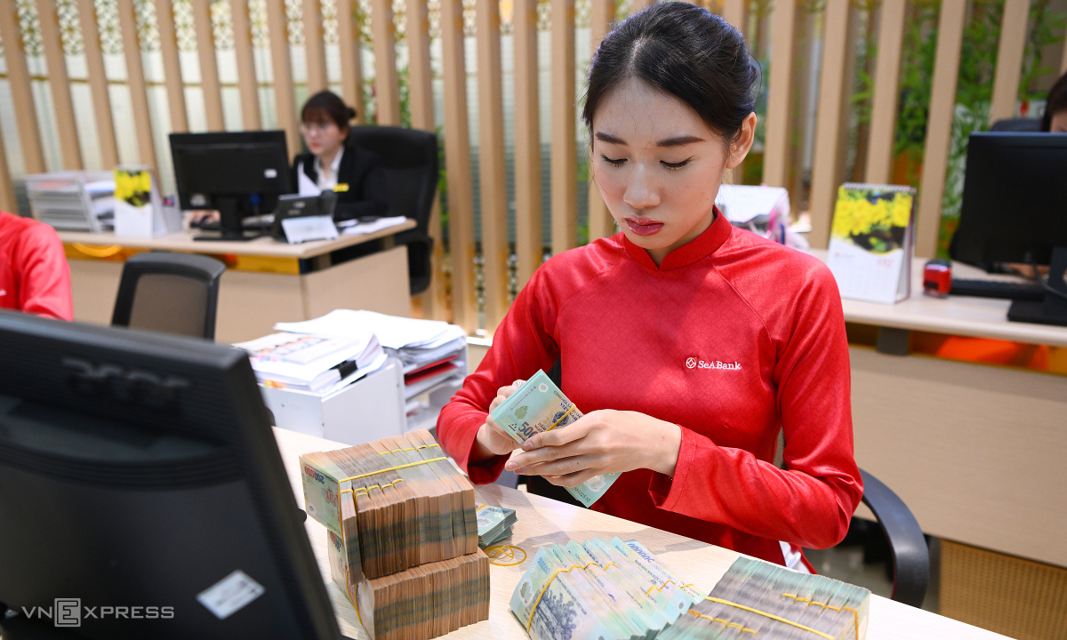 Ngân hàng dùng AI tái cấu trúc nhân sự, cắt giảm vị trí lặp lại