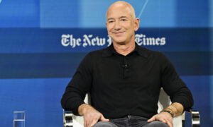 Jeff Bezos: Nửa số người nộp thuế Mỹ nên được miễn thuế