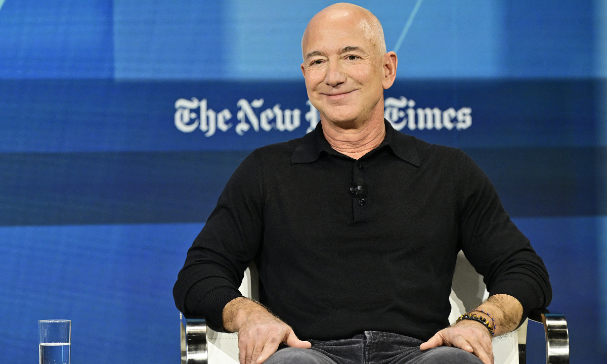 Jeff Bezos: Nửa số người nộp thuế Mỹ nên được miễn thuế