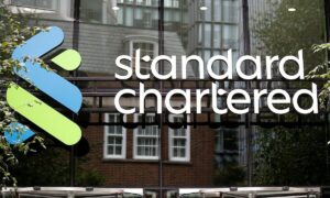 Standard Chartered sẽ cắt hơn 7.000 việc làm khi đẩy mạnh AI