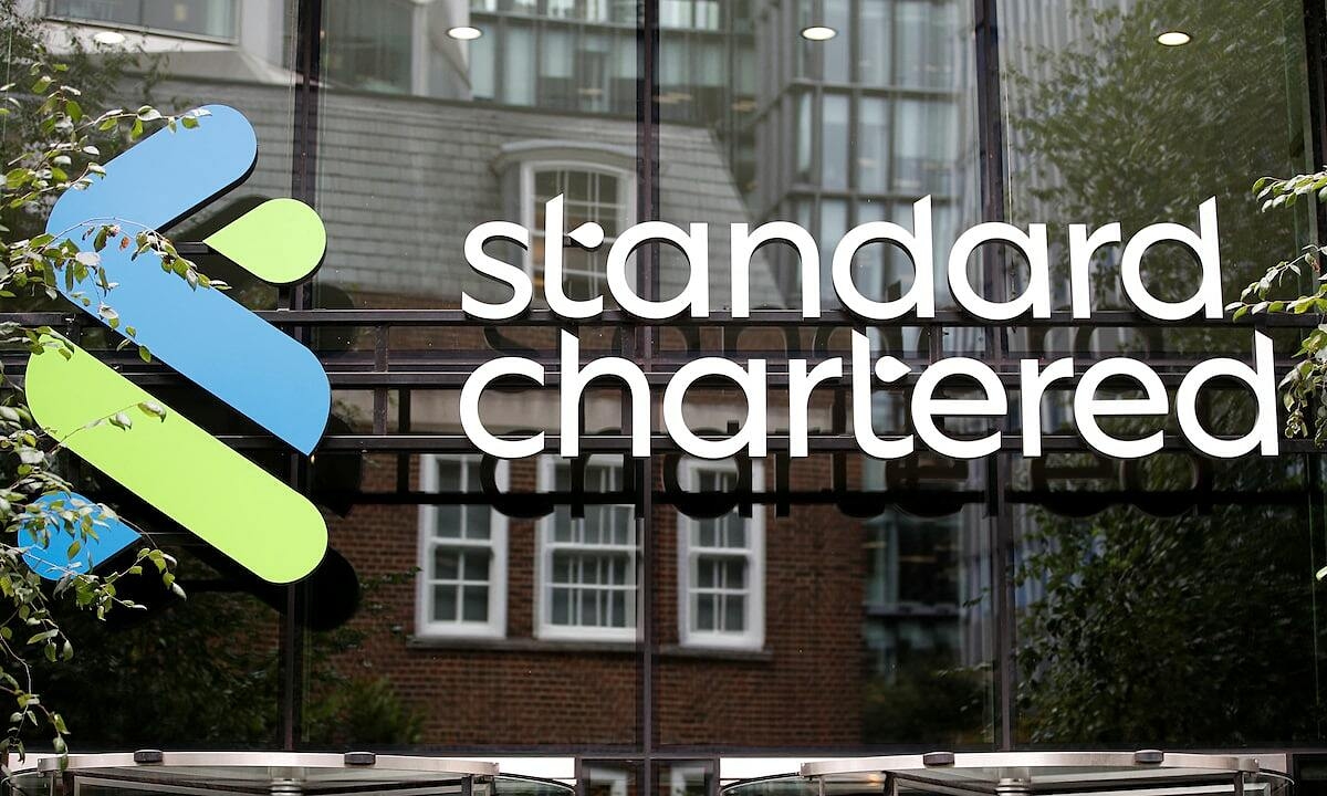 Standard Chartered sẽ cắt hơn 7.000 việc làm khi đẩy mạnh AI