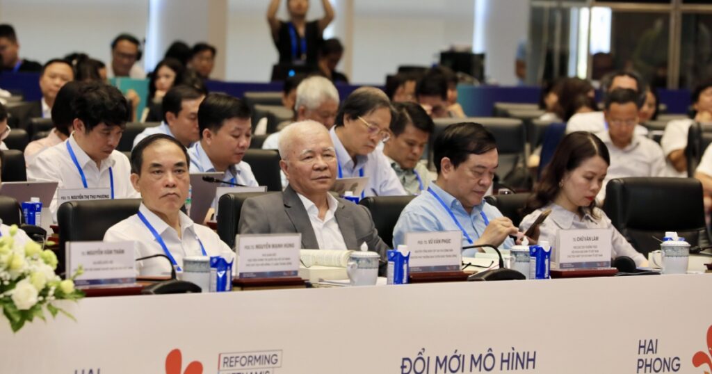 Chuyển đổi toàn diện phương thức phát triển quốc gia, tạo động lực tăng trưởng mới