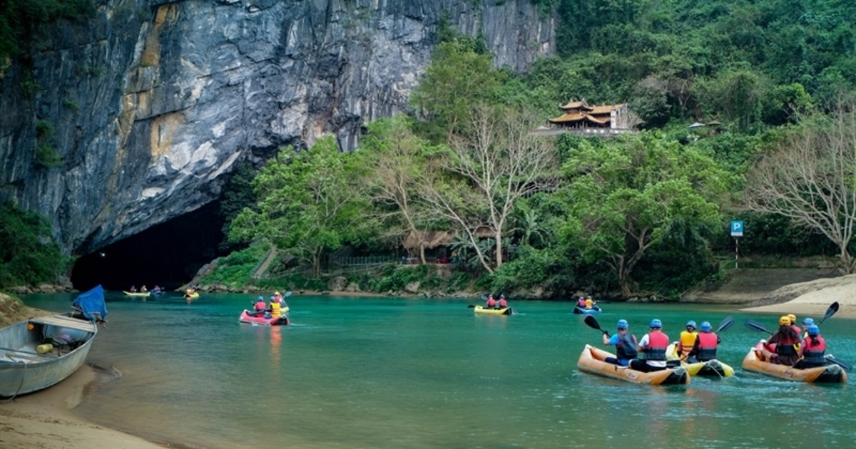 Phong Nha hút khách nhờ cảnh quan nguyên sơ và trải nghiệm gần gũi thiên nhiên