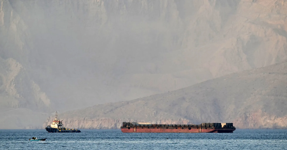 Số tàu chở dầu đi qua eo biển Hormuz tăng mạnh