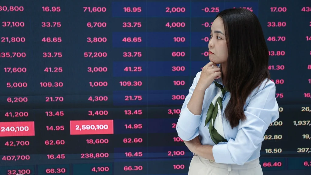 Chứng khoán giảm gần 15 điểm