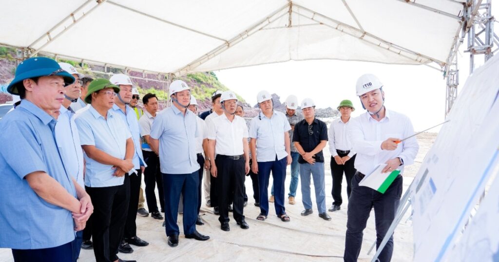 Nghệ An kiểm tra tiến độ các dự án tỷ USD