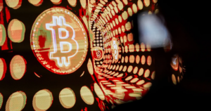 Giá bitcoin giảm sâu sau động thái bán ra của Strategy