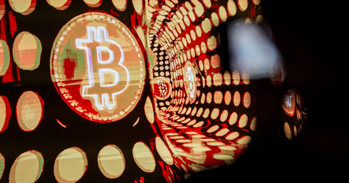Giá bitcoin giảm sâu sau động thái bán ra của Strategy