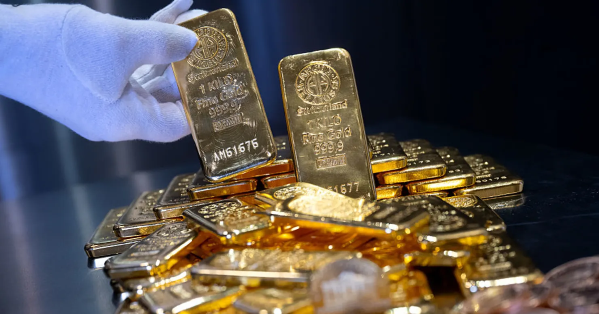 Giá vàng hồi phục nhẹ sau báo cáo lạm phát Mỹ, SPDR Gold Trust tiếp tục bán mạnh