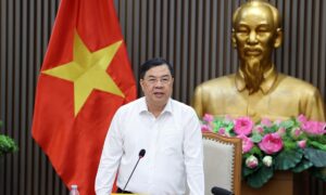 Phó thủ tướng yêu cầu đảm bảo quyền lợi người dùng khi chuyển sang E10