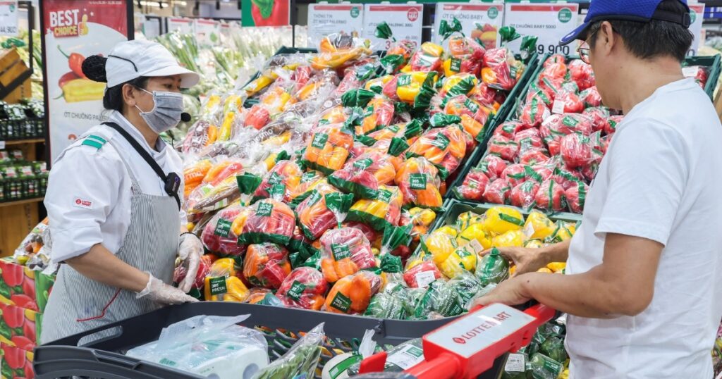 Cuộc đua kích cầu tiêu dùng của các doanh nghiệp bán lẻ đang diễn ra sôi động