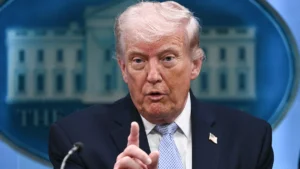 Ông Trump giục giảm ngay giá xăng