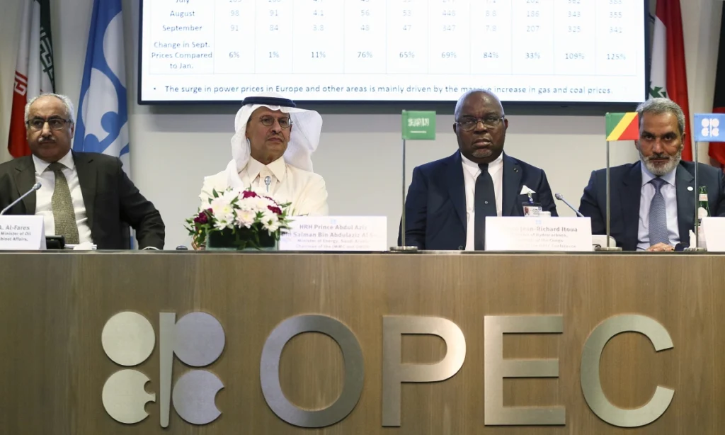 OPEC+ tăng sản xuất dầu lần thứ 4 liên tiếp
