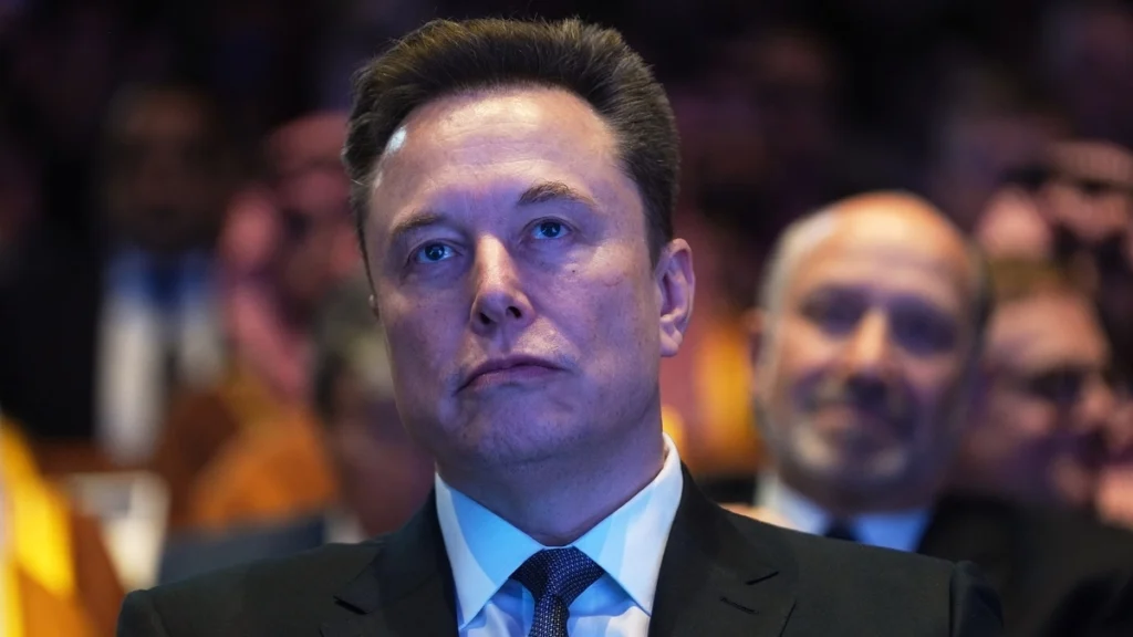 Tài sản của Elon Musk chỉ còn hơn 900 tỷ USD