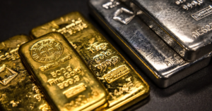 Giá vàng hồi phục khi đồng USD suy yếu, SPDR Gold Trust không ngừng bán ròng