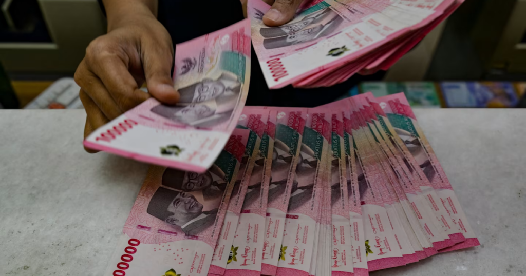 Nhà đầu tư ngoại ồ ạt bán tài sản Indonesia