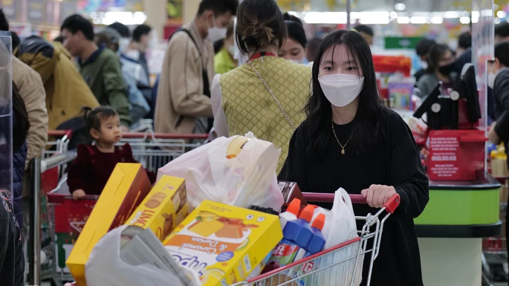Vì sao Việt Nam chưa cấm được túi nilon, nhựa một lần?