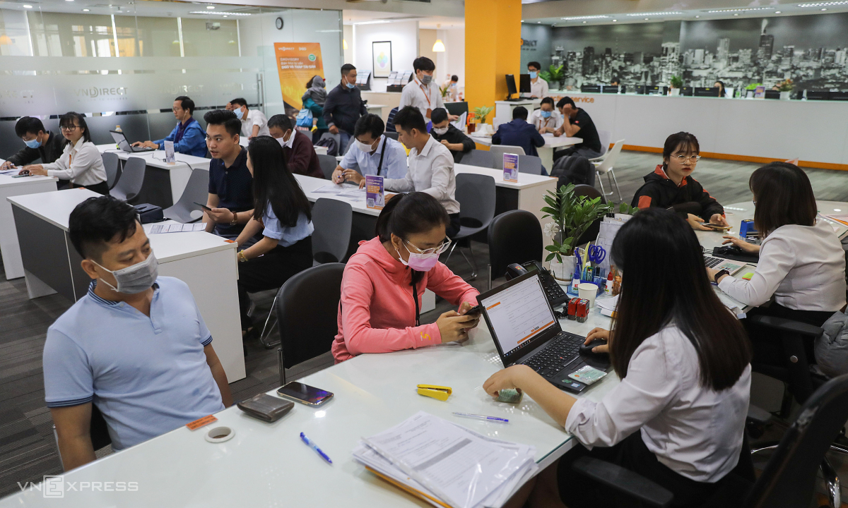 Đề xuất không bắt buộc công ty chứng khoán ký hợp đồng giấy với nhà đầu tư