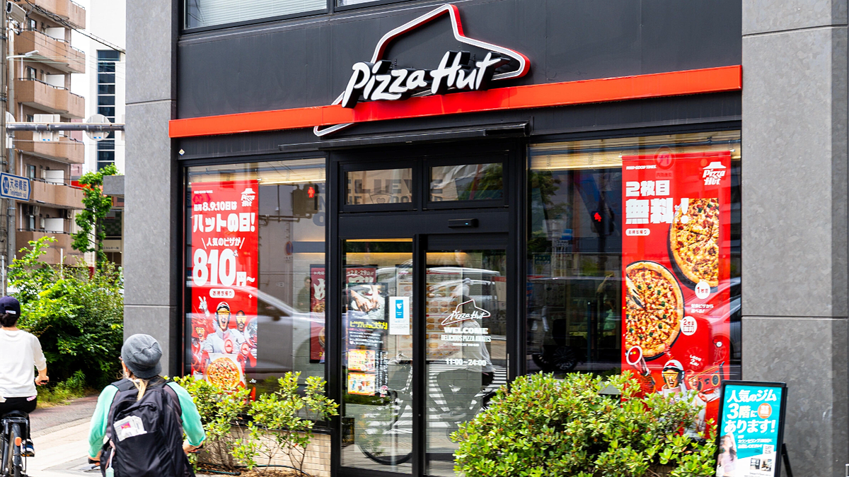 Công ty mẹ bán chuỗi Pizza Hut vì khó cạnh tranh