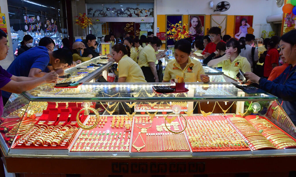 Nhập khẩu đá quý, kim loại quý tăng gần 300%