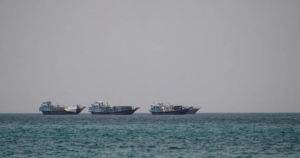 Rủi ro hàng hải tại eo biển Hormuz tăng lên mức “nghiêm trọng” sau các vụ tấn công tàu chở dầu