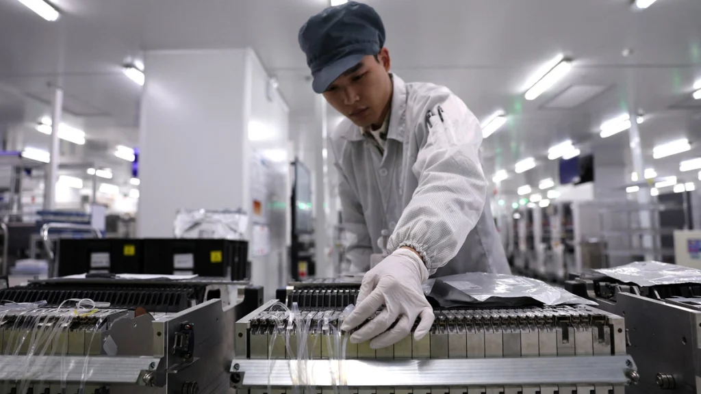 Kinh tế Trung Quốc tăng chậm nhất 4 năm