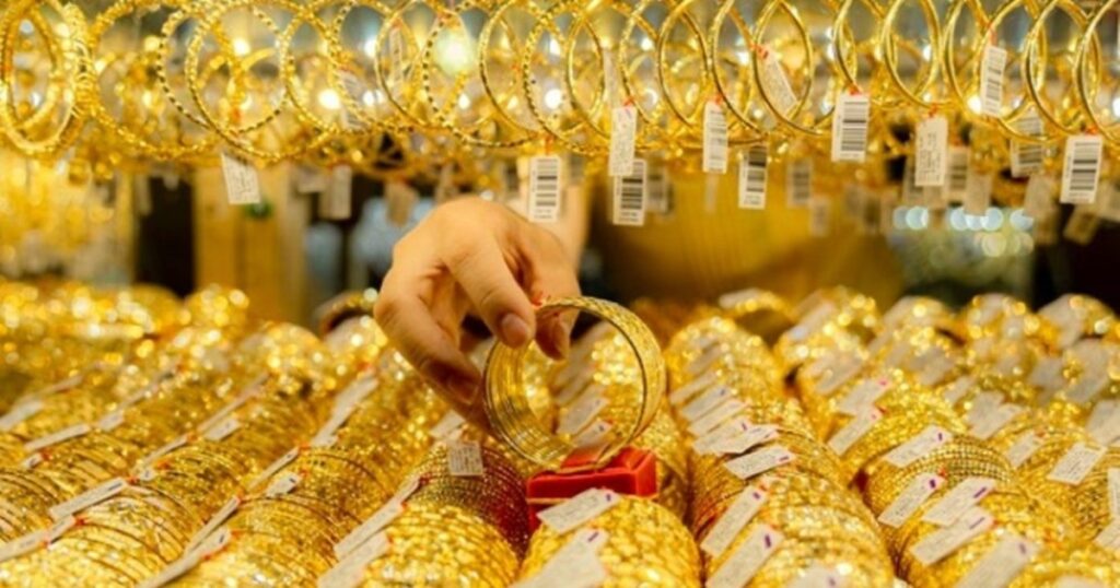 Giá vàng nhẫn rơi thẳng, bên mua thiệt tới hơn 20 triệu đồng/lượng sau nửa năm