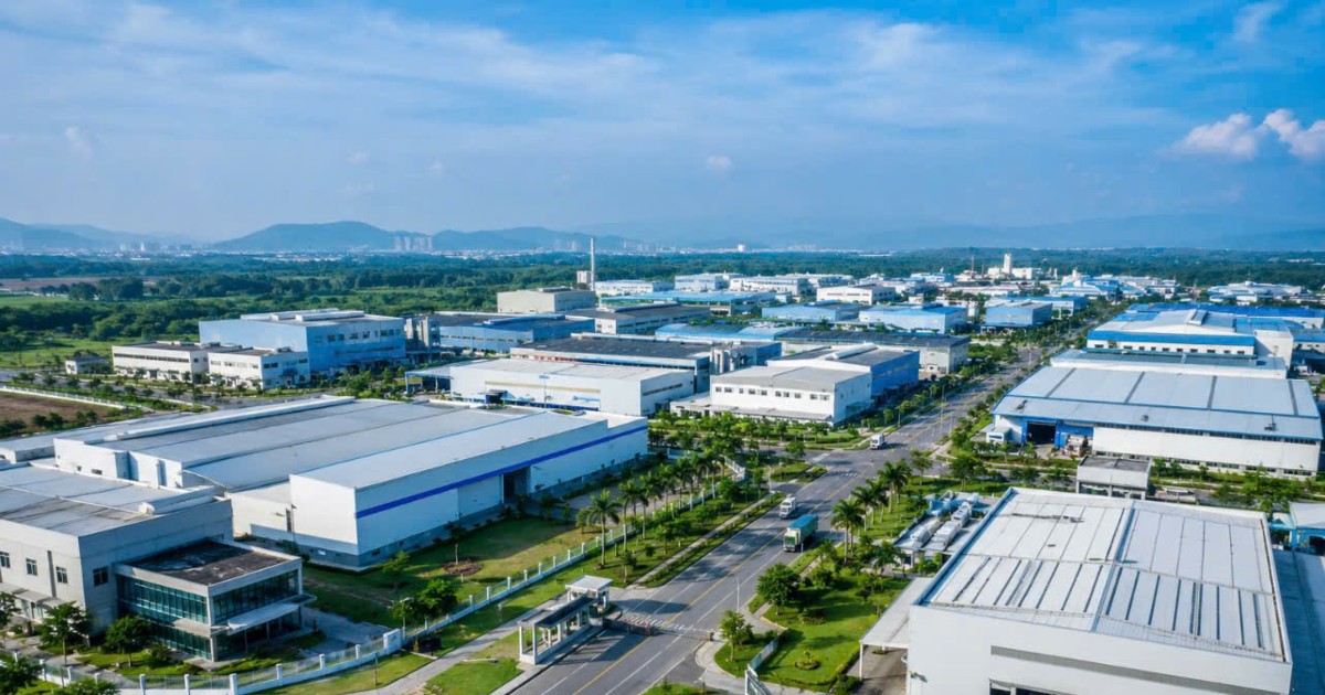 Đất công nghiệp và nhà kho xây sẵn dẫn dắt đà tăng trưởng của thị trường bất động sản