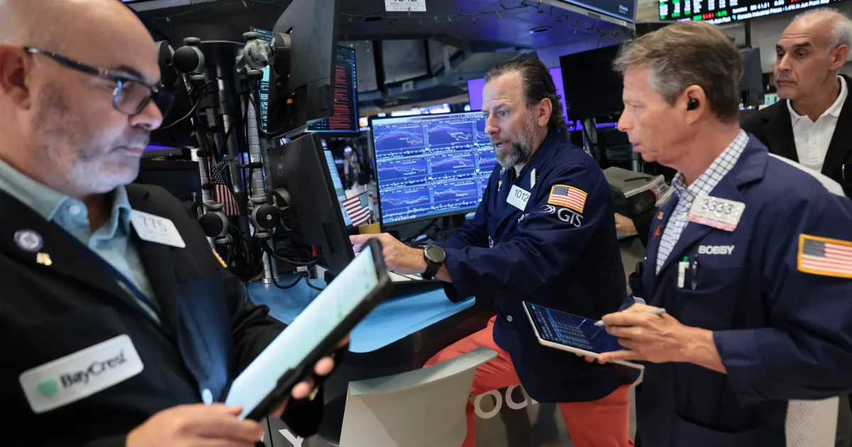 Chứng khoán Mỹ chững lại trong lúc chờ thêm tin về chiến tranh, giá dầu trượt sâu dưới 100 USD/thùng
