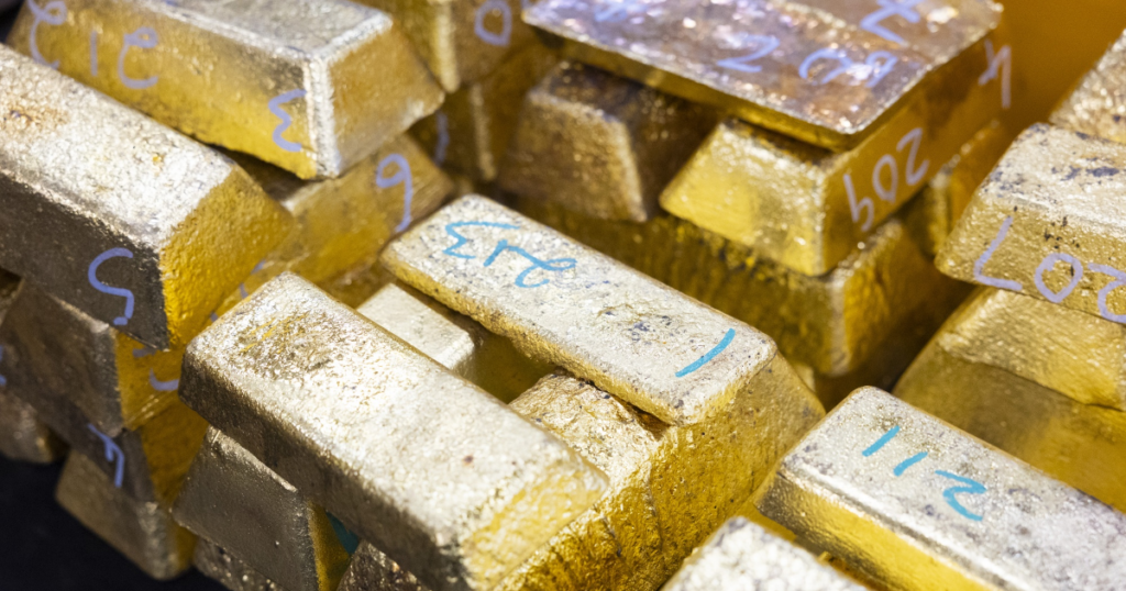 Vàng giảm giá vì căng thẳng Trung Đông, SPDR Gold Trust lại bán ròng