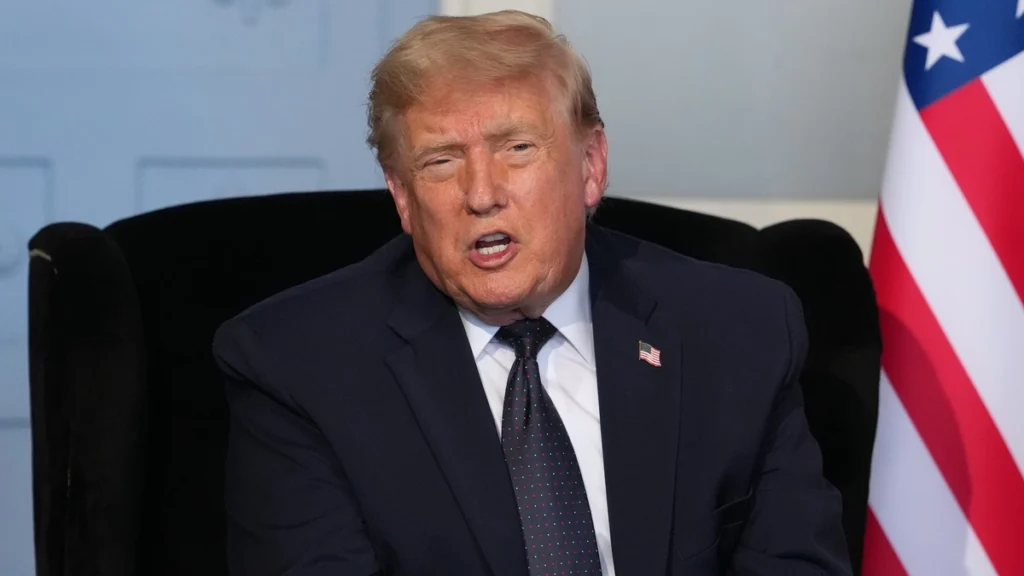 Ông Trump đã mua cổ phiếu Apple, Nvidia trước khi hoãn áp thuế đối ứng