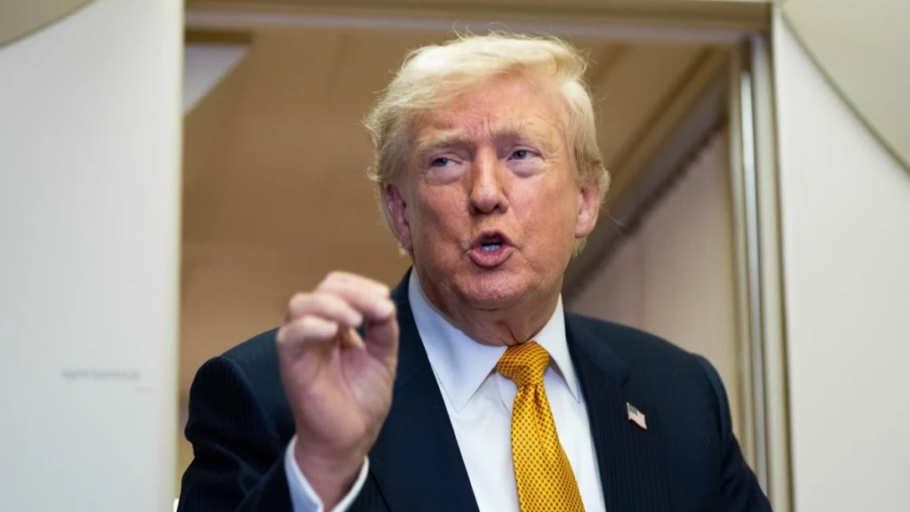 Ông Trump bỏ kế hoạch thu phí qua eo biển Hormuz