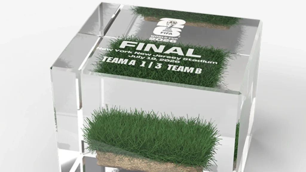 FIFA bán mảnh cỏ sân chung kết World Cup giá 450 USD