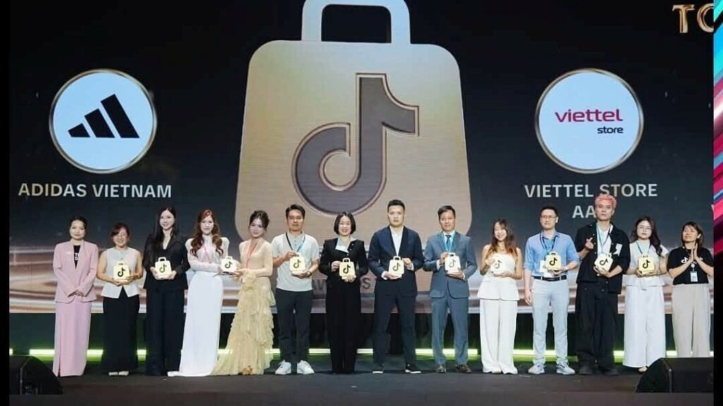 Viettel Store AAR nhận giải Nhà bán hàng Mall xuất sắc từ TikTok Shop