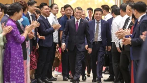 Thủ tướng đề nghị doanh nghiệp góp ý thẳng, 'khen để dịp khác'