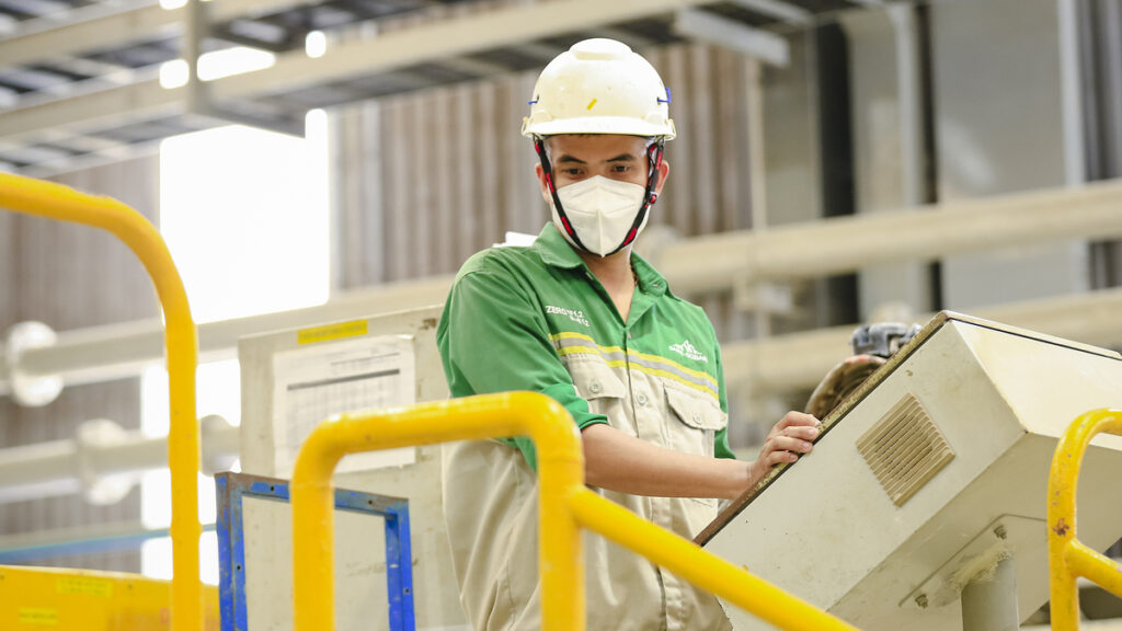 Doanh nghiệp xoay xở giữa loạt áp lực