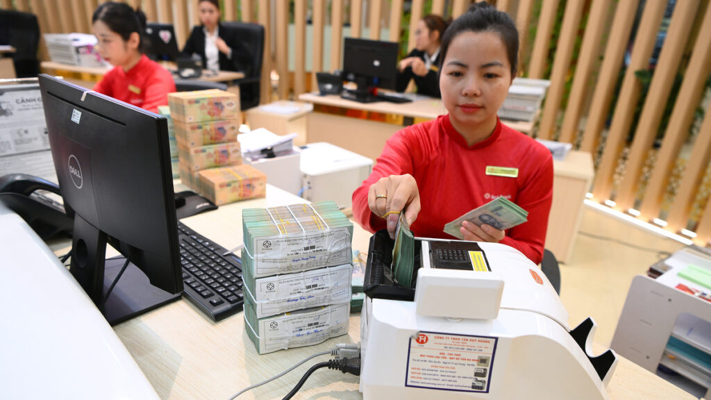 Ngân hàng phải cung cấp số dư tài khoản, giao dịch đáng ngờ cho cơ quan thuế