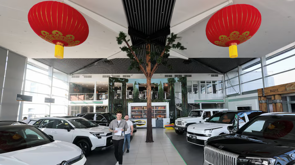 Thiếu xăng, người Nga tăng mua xe điện Trung Quốc