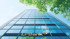 LPBank lãi gần 6.000 tỷ nửa đầu năm