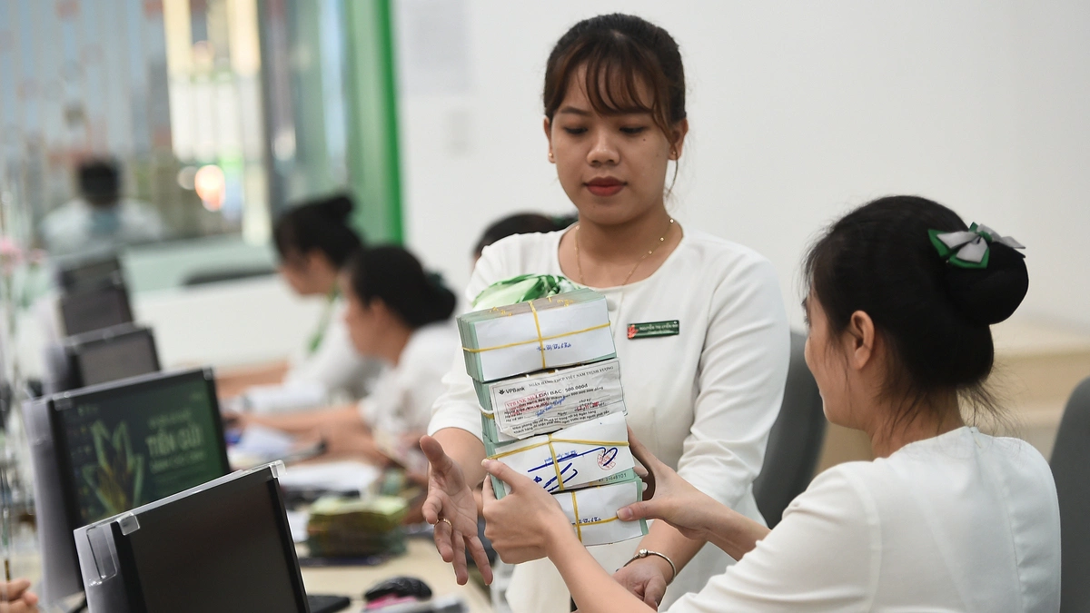 Ngân hàng nào hưởng lợi khi nới trần vốn ngắn hạn cho vay trung dài hạn?